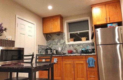 Pacifica House | Private entrance 1BR/1BA/Kitchen 10min to SFO/SF