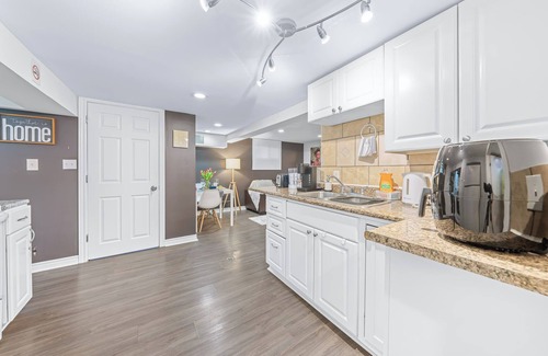 Newmarket House | Private entrance, Equipped Kitchen, Parking