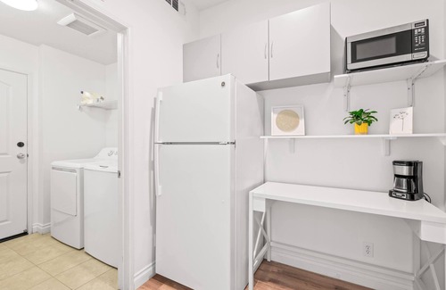 Irvine Industrial Complex-East Apartment | Private Entry Suite w Patio Bath Kitchenette