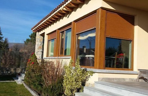 Las Navas Del Marques Cottage | Private garden and pool, barbecue. Nature with charm