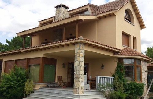 Las Navas Del Marques Cottage | Private garden and pool, barbecue. Nature with charm