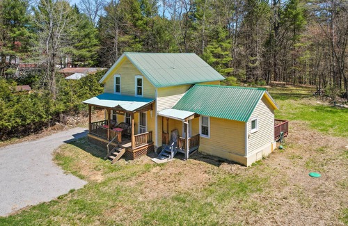 Adirondack House | Private escape near the lake, town, and hiking with free WiFi and full kitchen