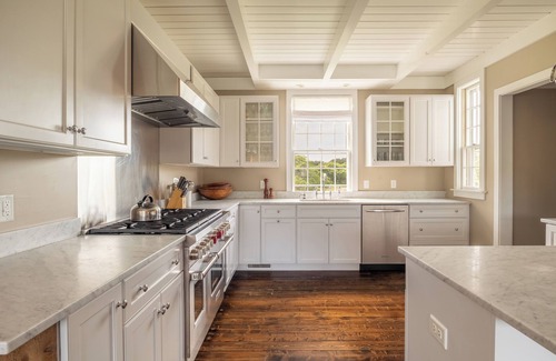 Quidnet House | Private Family Compound With Guest House, Pool, Tennis & Pickleball, Home Gym