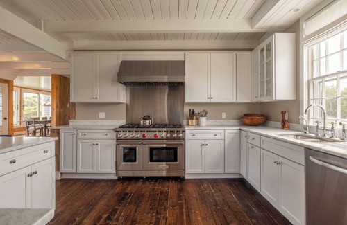 Quidnet House | Private Family Compound With Guest House, Pool, Tennis & Pickleball, Home Gym