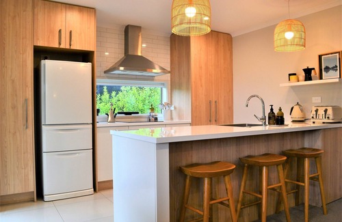 Welcome Bay House | Private Family Friendly Oasis, Relax and Unwind in Comfort - 2 Bath