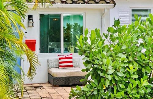 Croissant Park House | Private Fort Lauderdale cottage