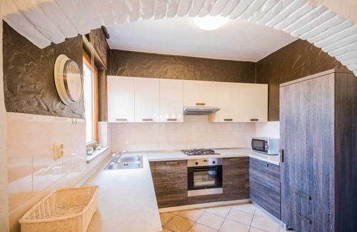 Topid Villa | Private, fully fenced and pet-friendly pool villa near the sea