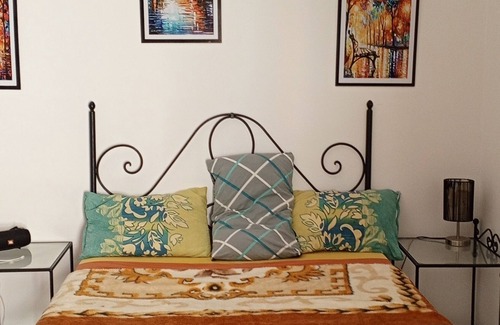 El Hafsia Bed & Breakfast | Private furnished air-conditioned room