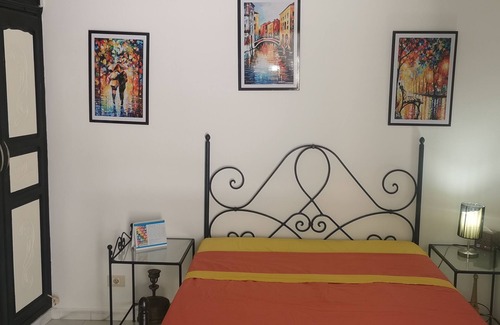 El Hafsia Bed & Breakfast | Private furnished air-conditioned room