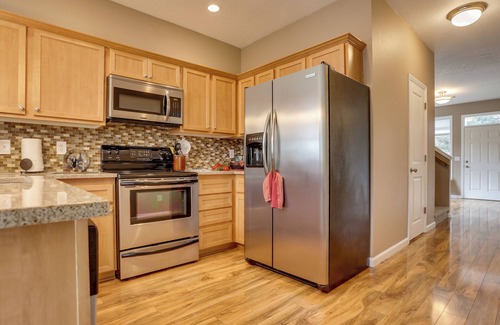Troutdale House | Private Game Room & Hot Tub, Free WiFi - Blocks from Historic Downtown