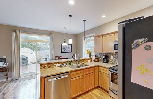 Troutdale House | Private Game Room & Hot Tub, Free WiFi - Blocks from Historic Downtown
