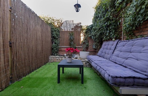 Coslada Apartment | Private garden apartment
