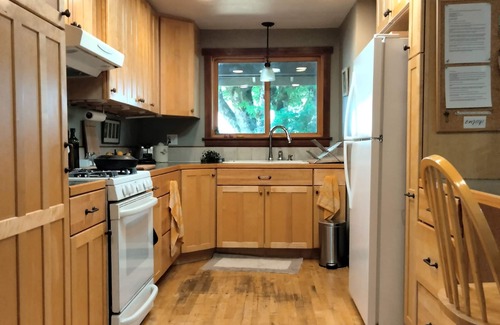 Eugene House | Private Garden Cottage
