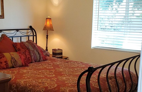 Avant House | Private garden Oasis, close to all conveniences