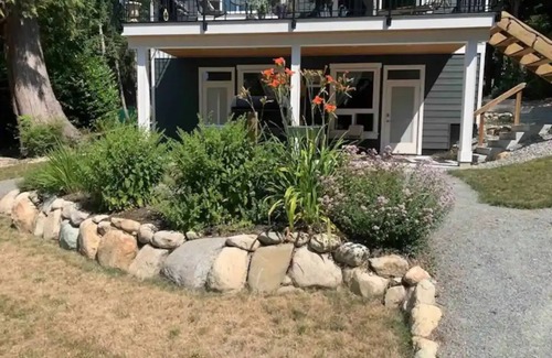 Roberts Creek Apartment | Private Garden Studio # 1 Near the Ocean