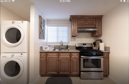 Santa Ana House | Private Guest house close to Disneyland & Little Saigon Mall