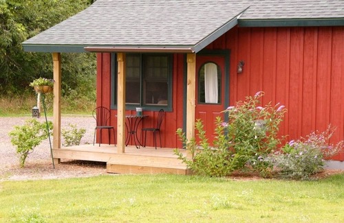 Reedsburg House | Private guest house w/jacuzzi tub, gas fireplace close to several famous parks