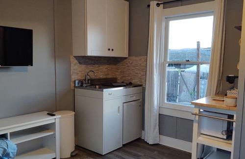 Hollister Apartment | Private guest room in Hollister-Tres Pinos - 20 Min. to Pinnacles National Park.