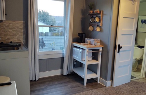 Hollister Apartment | Private guest room in Hollister-Tres Pinos - 20 Min. to Pinnacles National Park.