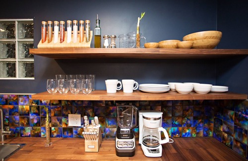Camelback East House | Private Guesthouse in Central Phx-Beaker Bunker