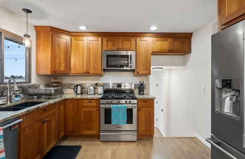 Arvada House | Private Heated Pool~Lakefront~Kitchenette~Sleeps 12~Peloton Bike!