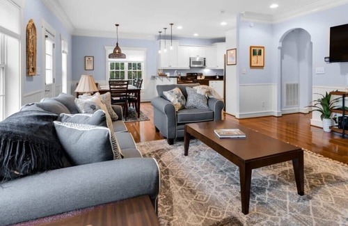 Plaza Midwood House | Private Hilltop Home in Popular Plaza Midwood