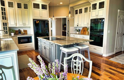 Tri-Cities House | Private Hilltop Luxury Estate with Breathtaking Views!