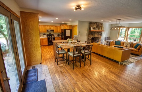 Carbon Hill House | Private home near Hocking Hills! King bed, hot tub, game room, fire place!