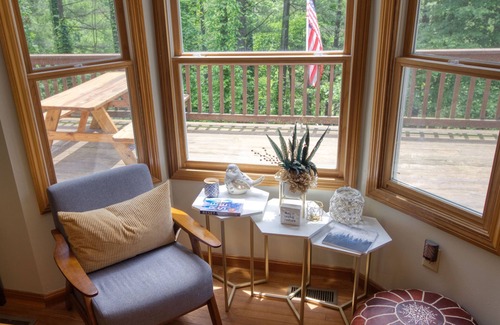 Carbon Hill House | Private home near Hocking Hills! King bed, hot tub, game room, fire place!