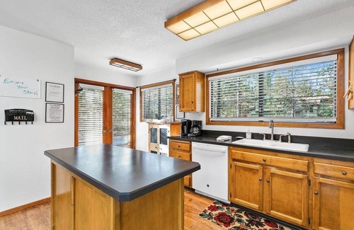 Sunriver House | Private home with hot tub, 8 SHARC passes, bike paths, close to Deschutes River