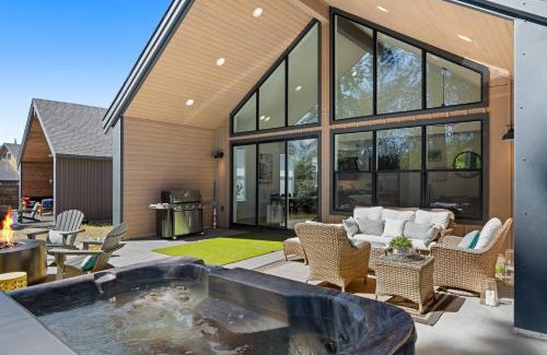 Roslyn House | Private Hot Tub and Patio Spacious Cle Elum Home