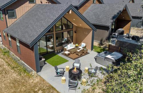 Roslyn House | Private Hot Tub and Patio Spacious Cle Elum Home