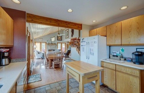 Nathrop House | Private Hot Tub! Dog Friendly, Amazing Views!