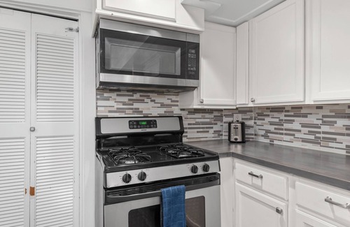 Harvey Park South Apartment | Private Hot Tub & Fire Pit – Near Bear Creek Park