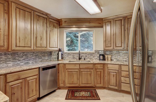 Keystone Condo | Private Hot Tub Overlooking Keystone/Quick Walk to the Slopes!