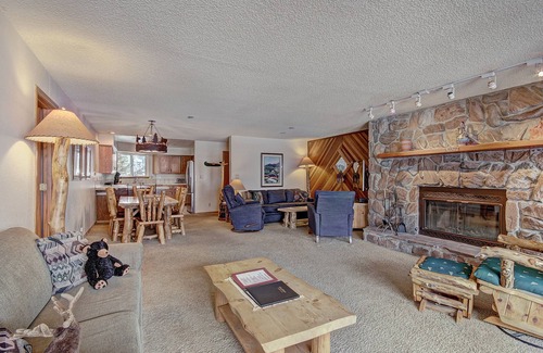 Keystone Condo | Private Hot Tub Overlooking Keystone/Quick Walk to the Slopes!