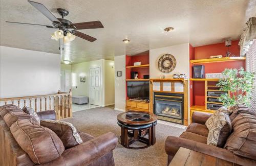 North Ogden House | Private HotTub Veranda & Fully Fenced Yard