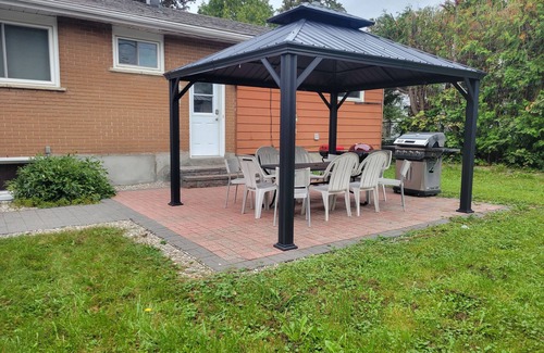 Ottawa Division House | Private House in Center of Ottawa with 5 parking close to Ottawa airport
