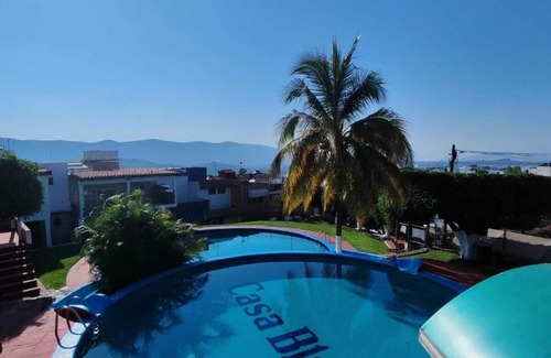 Tres de Mayo House | Private house with pool and panoramic view, Burgos Bugambilias