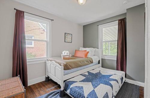 Forest Hill Terrace House | Private House + Yard Central Location to all RVA
