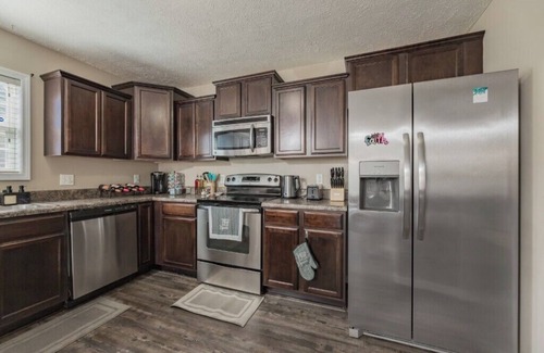 Westgate House | Private Jacksonville Getaway Near Topsail Beach!
