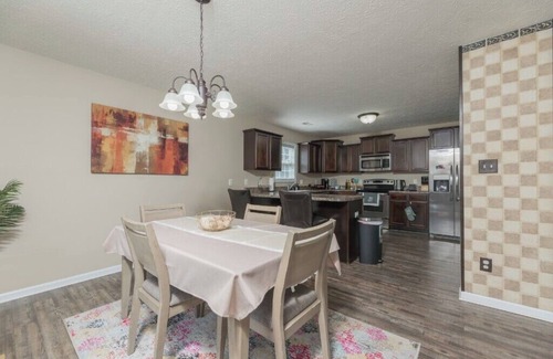 Westgate House | Private Jacksonville Getaway Near Topsail Beach!