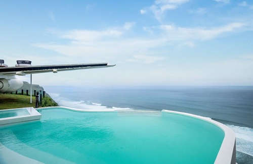Uluwatu Villa | Private Jet Villa on top of the Nyang Nyang Beach Cliff