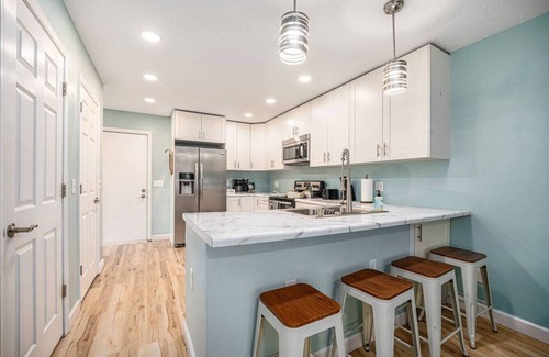 South Gull Lake House | Private King Room on Gull Lake