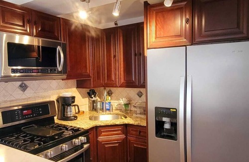 Throgs Neck House | Private King size suite with hot tub & own bathroom