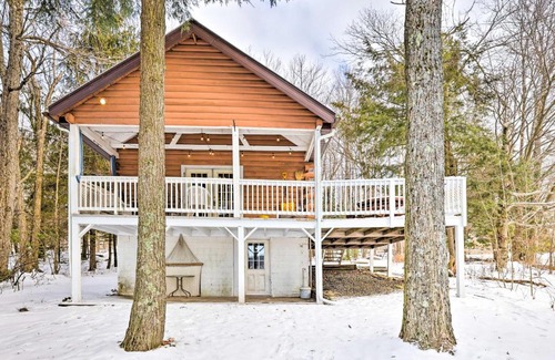 Poyntelle House | Private Lake Access and Canoes Pennsylvania Cottage