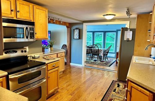 Town of Nelson House | Private Lake House On Beautiful Tuscarora Lake/5 Bdrm/3 full Bath/waterfront