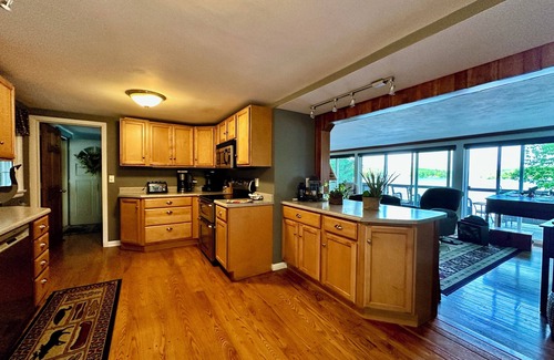 Town of Nelson House | Private Lake House On Beautiful Tuscarora Lake/5 Bdrm/3 full Bath/waterfront