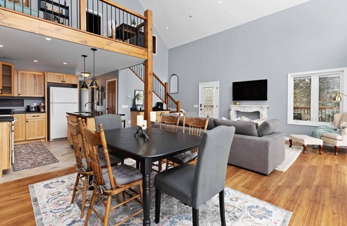 Dunchurch Cottage | Private Lakefront Cottage on Whitestone Lake - Pet Friendly!