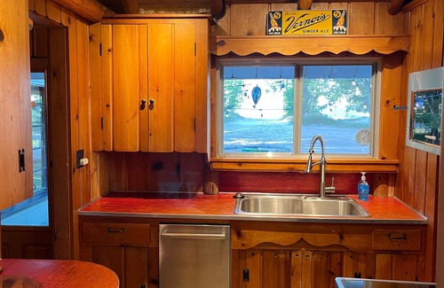 Pigeon House | Private Lakefront Cottage on North Shore Sand Point.
